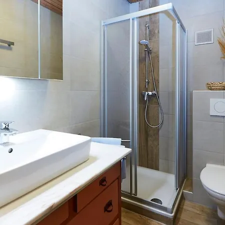 Karamia Guest house *